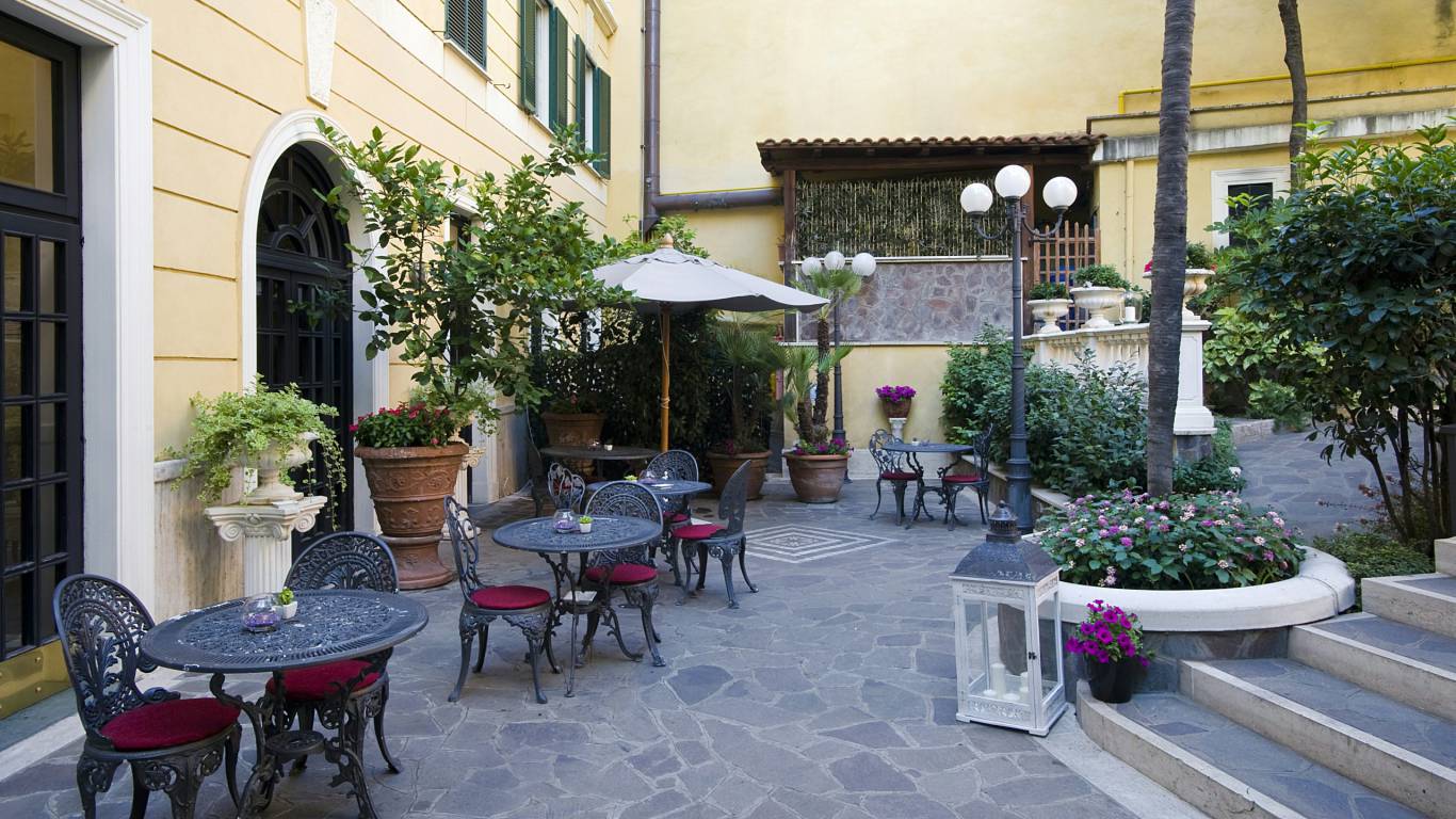 hotel-villa-san-lorenzo-maria-rome-garden-12